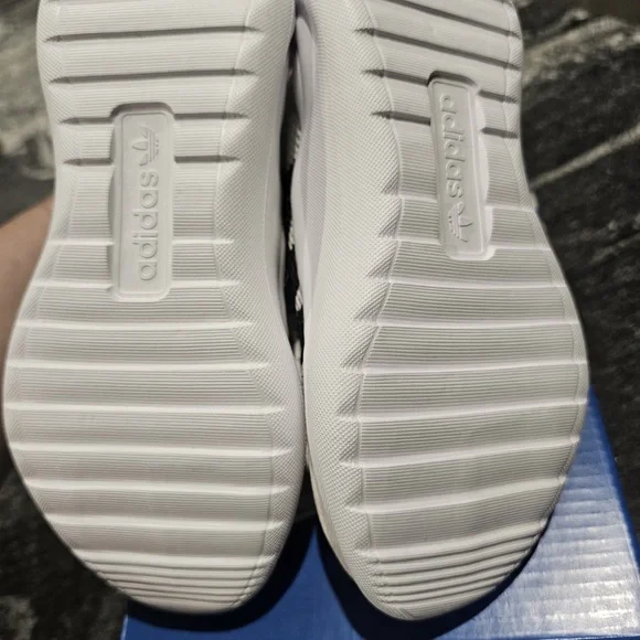 NWT Adidas White and Black Mesh Sneakers 11.5 Kids - Picture 5 of 5